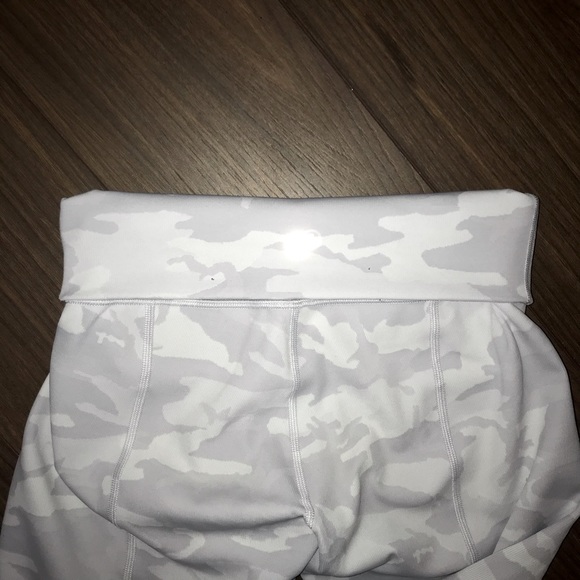 Lululemon Wunder Under Scallop 23” - Picture 5 of 5